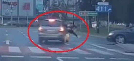 Potrącenie młodej dziewczyny na pasach (VIDEO)