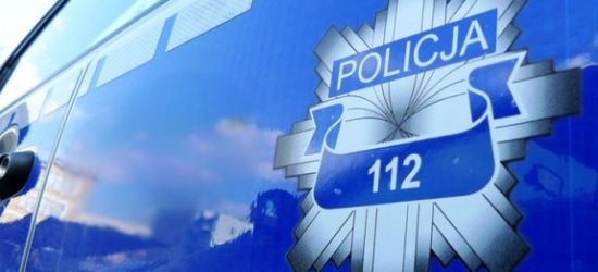 Młoda kobieta zemdlała. Pomogli jej policjanci