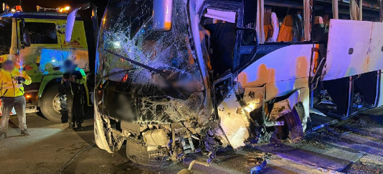 GRABOWNICA. Autobus rozbity w rowie. Jedna osoba nadal w szpitalu (NOWE ZDJĘCIA)