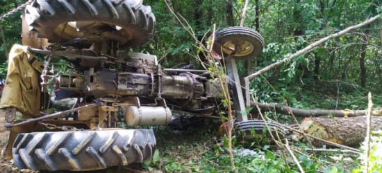 BEREŻNICA WYŻNA. Mężczyzna przygnieciony przez traktor. Trwa akcja ratunkowa