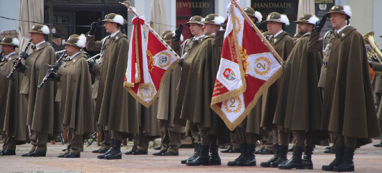 SANOK: Podhalańczycy świętują! Odznaczenia, koncert, defilada! (VIDEO, FOTO)