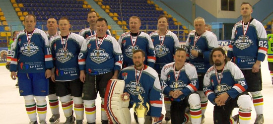 WOŚP SANOK: Hokejowy mecz oldbojów. Na tafli byli reprezentanci Polski