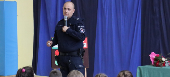 SANOK. Policjanci w szkołach. Przypominają zasady bezpieczeństwa (ZDJĘCIA)