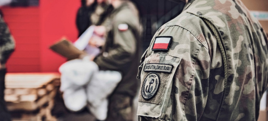 Ponad 13 milionów maseczek żołnierze dostarczą do samorządów