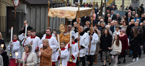 Dziś Niedziela Zmartwychwstania. Procesja Rezurekcyjna w sanockiej Farze (VIDEO, ZDJĘCIA)