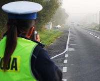103 i 112 km/h na licznikach w terenie zabudowanym. Mandat i zabrane prawo jazdy