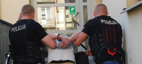 19-letni mieszańcy Leska zatrzymani w związku z kradzieżą w galerii handlowej. Policja znalazła też narkotyki