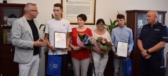 PODKARPACIE: Obudzili właścicieli i ruszyli gasić pożar
