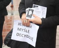 SANOK: Strajk sanoczanek w Dzień Kobiet. Manifestacja na Rynku
