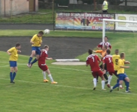 PIŁKA NOŻNA: Ekoball Stal Sanok – Płomień Zmiennica 2:2. Rewelacja rundy wiosennej wciąż niepokonana (FILM, SKRÓT)