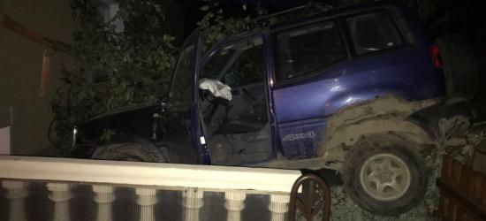 Nissanem wjechał na… taras. Był pijany, odpowie przed sądem (FOTO)
