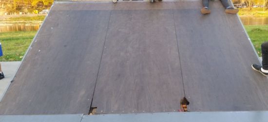 INTERWENCJA: Niebezpiecznie w skateparku. Czytelnicy sygnalizują uszkodzenia rampy (FOTO)