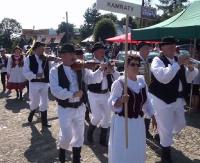 „Dzięki takim kapelom muzyka ludowa nigdy nie zaginie”. Rynek w Mrzygłodzie po raz kolejny zgromadził miłośników ludowego brzmienia (FILM)