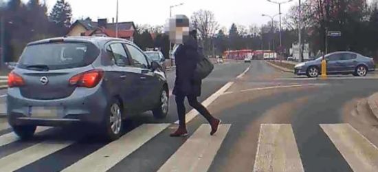 SANOK: Groźnie na pasach! Nagranie z samochodowej kamerki (VIDEO)