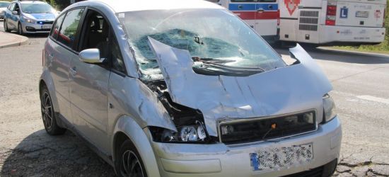 Wypadek w Czerteżu. Kobieta w ciąży przetransportowana do szpitala (ZDJĘCIA)