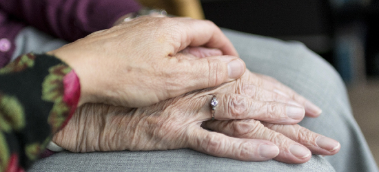 PODKARPACIE: Podszyła się pod krewną sąsiadki. 78-latka straciła biżuterię i gotówkę wartą ponad 70 tys. zł