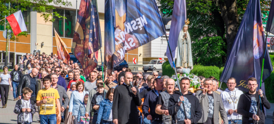 SANOK: Trzecia rocznica Męskiego Różańca. Procesja ulicami miasta