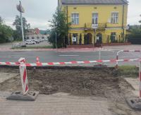 SANOK: Wyczekiwana „zebra” przy Biedronce na Lipińskiego jest prawie gotowa. Ma być bezpieczniej (ZDJĘCIA, archiwalne VIDEO)