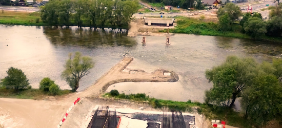 SANOK: Fundamenty pod pylon wylane (ZDJĘCIA Z DRONA)