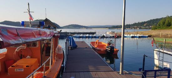 BIESZCZADY: Pogoda rozpieszcza, ale i odbiera rozum. Nad Jeziorem Solińskim 17 interwencji WOPR (FOTO)