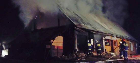 ZAŁUŻ: Wielki pożar! Drewniany dom spłonął doszczętnie (FOTO, VIDEO)