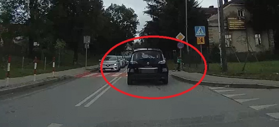 SANOK. Niebezpiecznie pod szkołą. Nagranie kierowcy (VIDEO)