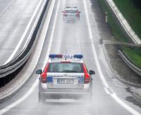 Deszcz, ogranicza widoczność, dłuższa droga hamowania. Uważajmy na drogach!