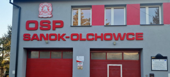 Nowy napis i logo na remizie OSP Olchowce. Symbol współpracy i nowoczesności