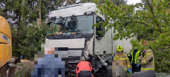 Tir wjechał w przystanek! 5 osób w szpitalu (ZDJĘCIA)