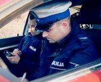 KRONIKA POLICYJNA: Potrącenie pieszej, nieudane zakupy przez internet, kierowcy na procentach