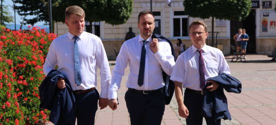 Autobusy na gaz przyszłością Autosanu. Wiceminister Janusz Kowalski w Sanoku (VIDEO, ZDJĘCIA)