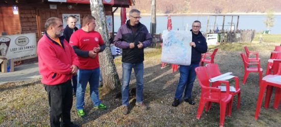 BIESZCZADY: Sprzątali brzegi Jeziora Solińskiego. Niestety, zostawiamy mnóstwo śmieci! (FOTO)
