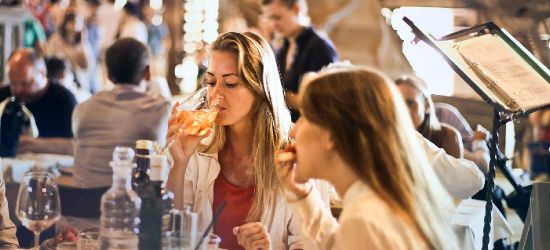 Przyspieszenie luzowania obostrzeń. Maseczki, kina, sport, restauracje