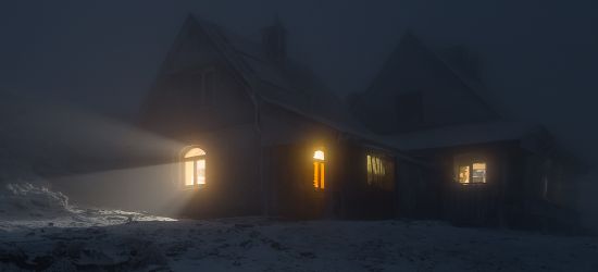 Chatka Puchatka w zimowej szacie. Magia Bieszczadów! (ZDJĘCIA)