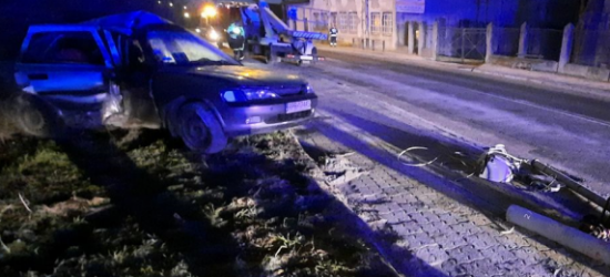 PODKARPACIE: Uderzył w przydrożną latarnię. Był pijany (ZDJĘCIA)