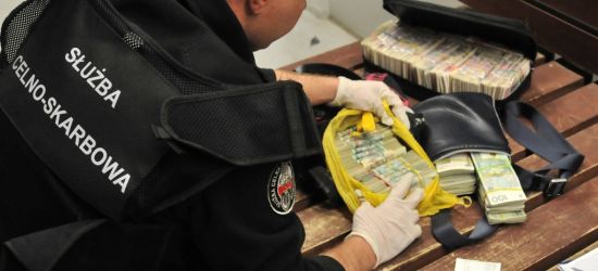 Blisko 800 tys. złotych w gotówce w bagażach podróżnych