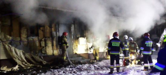 Pożar domu w Grabownicy! Strażacy walczyli z ogniem w 10-stopniowym mrozie (VIDEO, ZDJĘCIA)