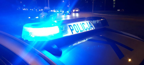 Pijana 17-latka za kierownicą renaulta. Uderzyła w zaparkowany samochód