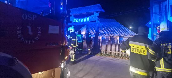 Pożar w muzeum w Myczkowie? Na miejscu pięć zastępów straży (ZDJĘCIA)