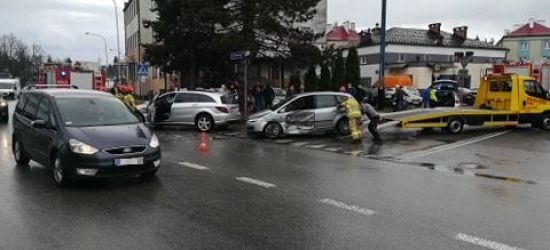SANOK: Zderzenie samochodów na ulicy Lipińskiego. Utrudnienia w ruchu (ZDJĘCIA)