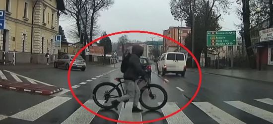 SANOK: Samochód wyhamował przed rowerzystą w ostatniej chwili! (VIDEO)