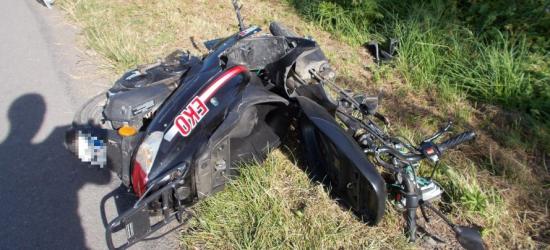 Motorowerem wjechał w traktor. 16-latek z poważnymi obrażeniami