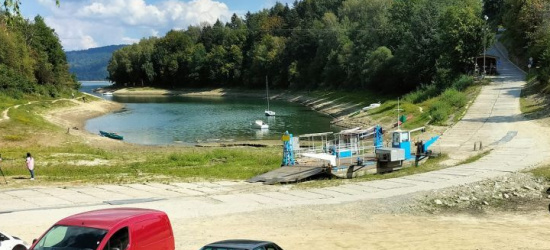 BIESZCZADY: Jezioro Solińskie znika w oczach! (ZDJĘCIA)
