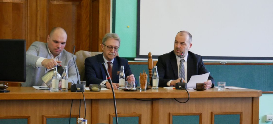 Wszyscy ZA wszystkim – niezwykle zgodna rada powiatu (VIDEO)