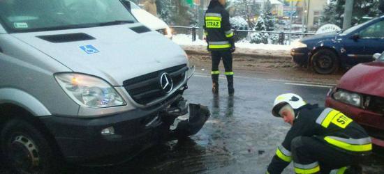19 – latek ranny po zderzeniu osobówki z motocyklem