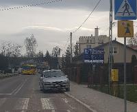 PARKOWANIE PO SANOCKU: „Pod prąd” na dwukierunkowej. Tak pozostawiamy swoje samochody… (ZDJĘCIA)
