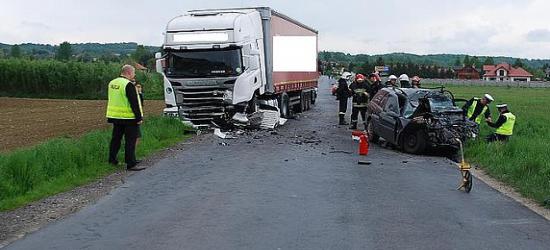 Mężczyzna nagle zjechał na drugi pas. 54-latek zginął na miejscu