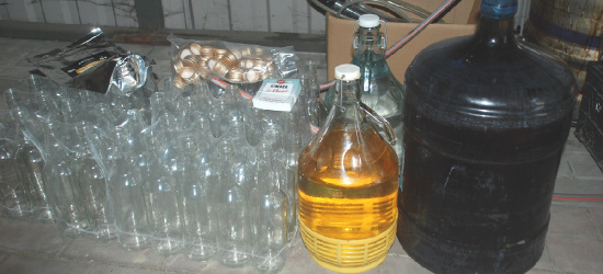 PODKARPACIE: Nielegalny tytoń, alkohol, gotowe papierosy i zacier (FOTO)