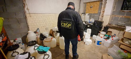 Policjanci zlikwidowali laboratorium metamfetaminy. VIDEO z akcji