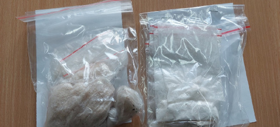 PODKARPACIE. Na widok policji wyrzucił plecak i zaczął uciekać. Zabezpieczono marihuanę i mefedron